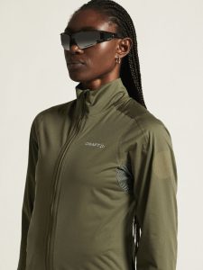 1914545-664000_Adv20Endur20Hydro20Jacket20220W_closeup5