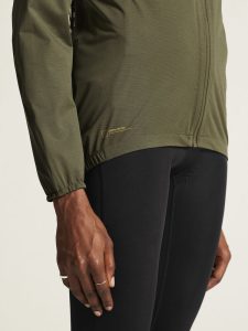 1914545-664000_Adv20Endur20Hydro20Jacket20220W_closeup6