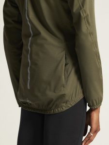 1914545-664000_Adv20Endur20Hydro20Jacket20220W_closeup8