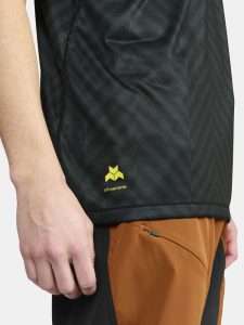 1914561-999000_Core20Offroad20XT20SS20Jersey20M_closeup_2542