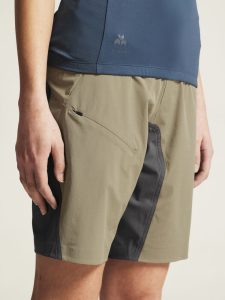 1914566-237985_Adv20Offroad20XT20Shorts20W20Pad20W_closeup5