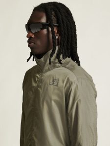 1914583-237000_PRO20Hypervent20Jacket20220M_closeup5