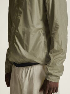 1914583-237000_PRO20Hypervent20Jacket20220M_closeup6