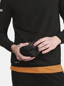1914583-992000_PRO20Hypervent20Jacket20220M_closeup6