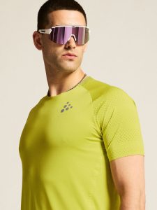 1914589-628000_PRO20Hypervent20Tee20220M_closeup8
