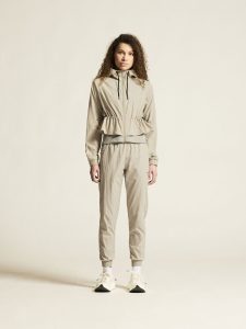 1914692-608000_ADV20Join20Windbreaker20W_closeup1