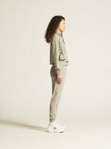 1914692-608000_ADV20Join20Windbreaker20W_closeup2