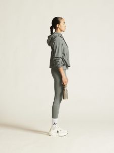 1914692-647000_ADV20Join20Windbreaker20W_closeup2