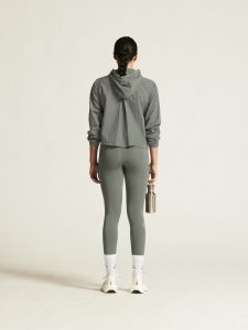 1914692-647000_ADV20Join20Windbreaker20W_closeup3