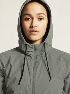 1914692-647000_ADV20Join20Windbreaker20W_closeup7