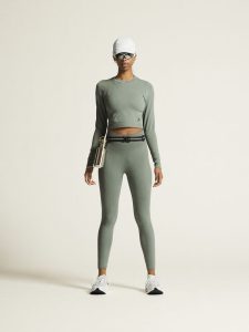 1914699-647000_ADV20Tone20Seamless20Cropped20LS20Top20W_closeup1