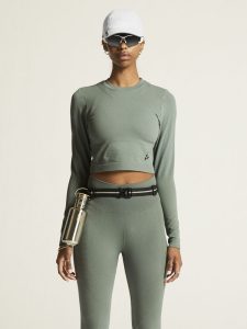 1914699-647000_ADV20Tone20Seamless20Cropped20LS20Top20W_closeup4