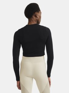 1914699-999000_20ADV20Tone20Seamless20Cropped20LS20Top20W_closeup2