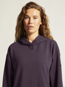 1914700-499000_ADV20Join20Long20Hoodie20W_closeup5