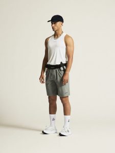 1914713-900000_ADV20Essence20Singlet20220M_closeup_2