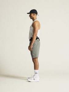 1914713-900000_ADV20Essence20Singlet20220M_closeup_3