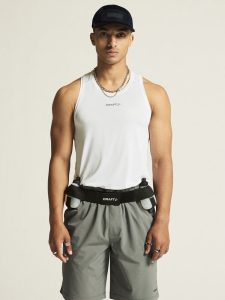 1914713-900000_ADV20Essence20Singlet20220M_closeup_5
