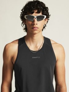 1914713-999000_ADV20Essence20Singlet20220M_closeup5