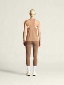1914796-245000_ADV20Essence20Singlet20220W_closeup3