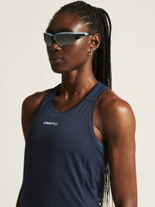 1914796-396000_ADV20Essence20Singlet20220W_closeup5
