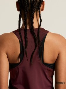 1914796-4820_ADV20Essence20Singlet20220W_closeup8