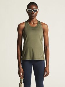 1914796-664000_ADV20Essence20Singlet20220W_closeup4
