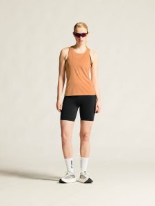 1914796-7540_ADV20Essence20Singlet20220W_closeup1