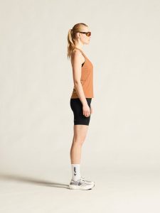 1914796-7540_ADV20Essence20Singlet20220W_closeup2