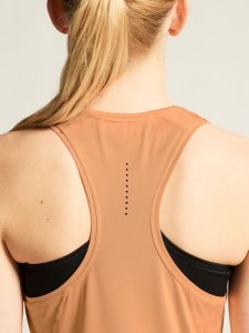 1914796-7540_ADV20Essence20Singlet20220W_closeup6