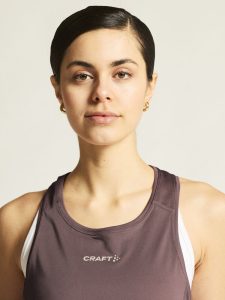 1914796-7880_ADV20Essence20Singlet20220W_closeup5