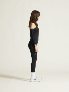 1914796-999000_ADV20Essence20Singlet20220W_closeup2