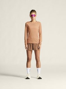 1914797-245000_ADV20Essence20LS20Tee20220W_closeup1