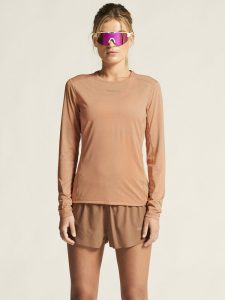 1914797-245000_ADV20Essence20LS20Tee20220W_closeup4