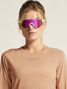 1914797-245000_ADV20Essence20LS20Tee20220W_closeup6