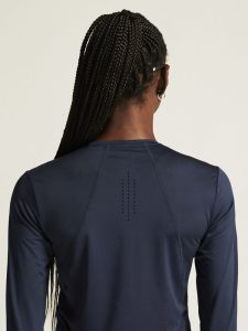 1914797-396000_ADV20Essence20Ls20Tee20220W_closeup6