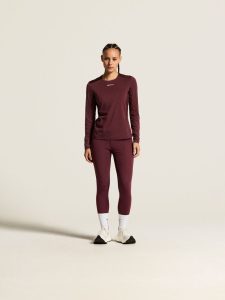 1914797-4820_ADV20Essence20LS20Tee20220W_closeup1