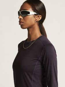 1914797-499000_ADV20Essence20LS20Tee20220W_closeup5