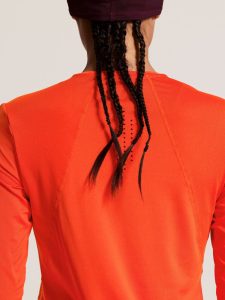 1914797-5770_ADV20Essence20LS20Tee20220W_closeup8