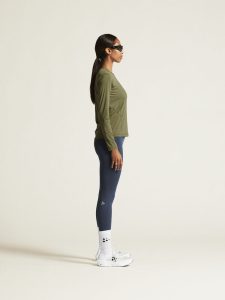 1914797-664000_ADV20Essence20LS20Tee20220W_closeup2