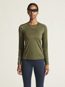 1914797-664000_ADV20Essence20LS20Tee20220W_closeup4