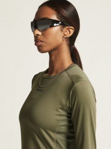 1914797-664000_ADV20Essence20LS20Tee20220W_closeup5