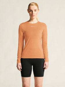 1914797-7540_ADV20Essence20LS20Tee20220W_closeup4
