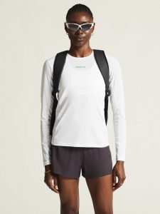 1914797-900000_ADV20Essence20Ls20Tee20220W_closeup4
