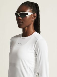 1914797-900000_ADV20Essence20Ls20Tee20220W_closeup5