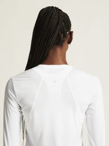 1914797-900000_ADV20Essence20Ls20Tee20220W_closeup6