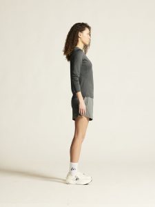1914797-985000_ADV20Essence20LS20Tee20220W_closeup2