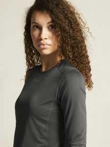 1914797-985000_ADV20Essence20LS20Tee20220W_closeup5