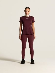 1914798-4820_ADV20Essence20SS20Tee20220W_closeup1