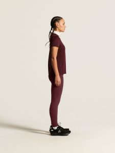 1914798-4820_ADV20Essence20SS20Tee20220W_closeup2