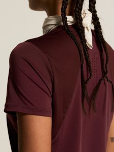 1914798-4820_ADV20Essence20SS20Tee20220W_closeup8